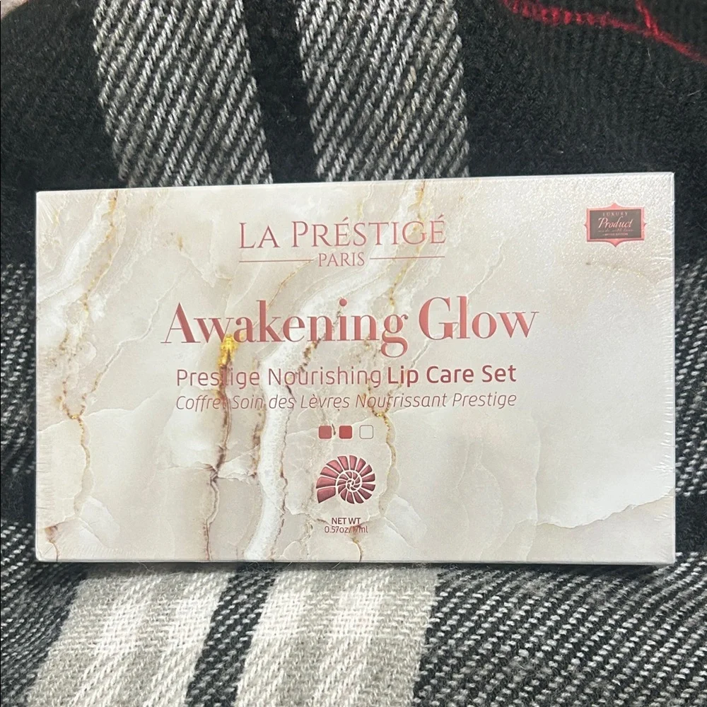 Awakening glow lip care set